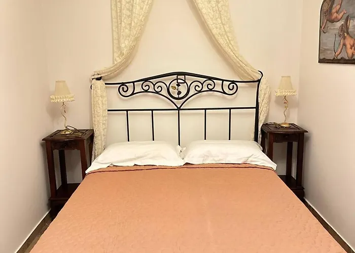 Mary's Archontiko * Messaria (Santorini)