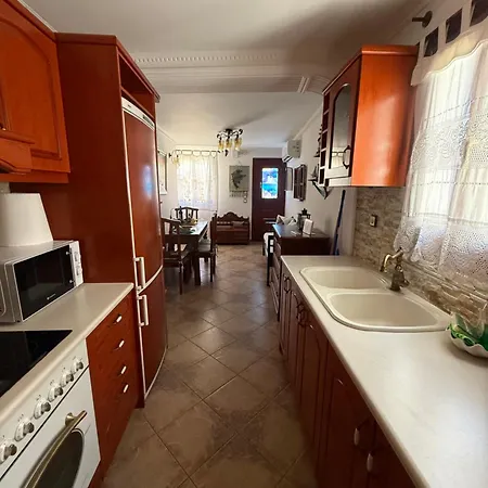 Mary's Archontiko * Mesariá